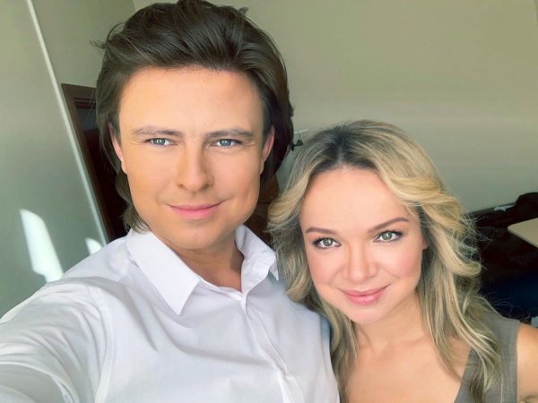 Жертва автозагара! Прохор Шаляпин насмешил Сеть желтой кожей
