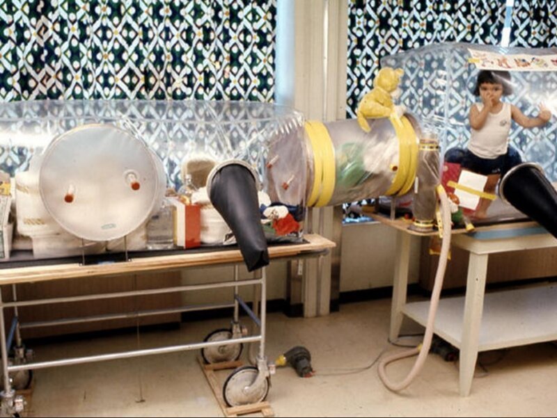 Мальчик в пузыре: дюжина лет в ожидании смерти (11 фото)