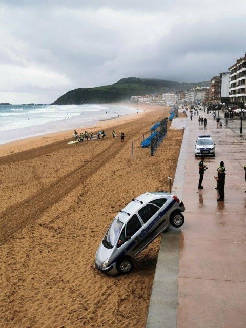 Кто выдал этим людям водительские права? (25 фото)