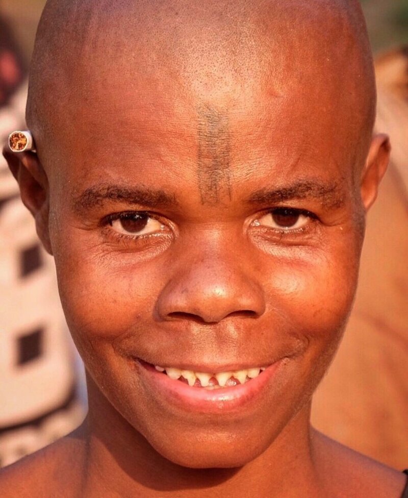 Покалечить ради красоты: ужасающие традиции племен и народов (23 фото)