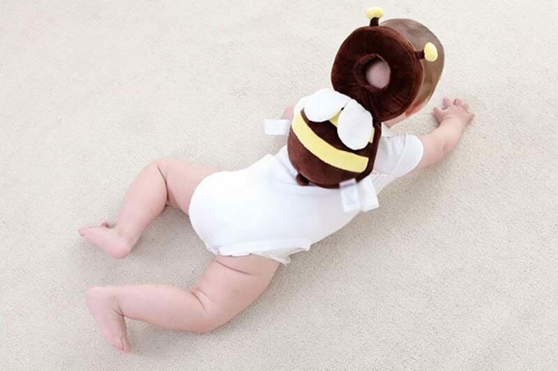 Эти потрясающие «рюкзаки» защищают головы малышей при падении (18 фото)