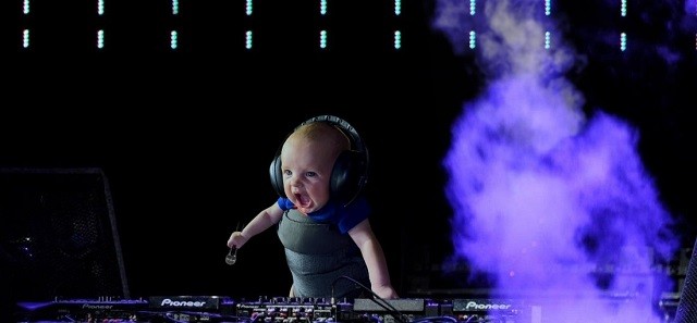 Очень эмоциональный малыш-болельщик стал героем фотошоп-баттла (15 фото)