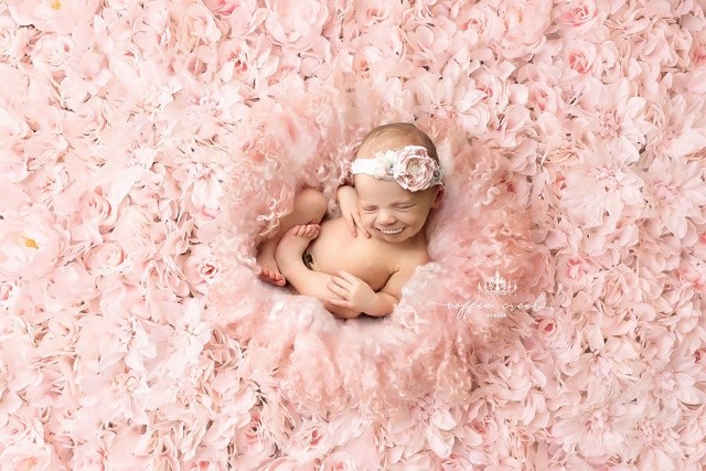 Странный фотопроект с детьми (16 фото)