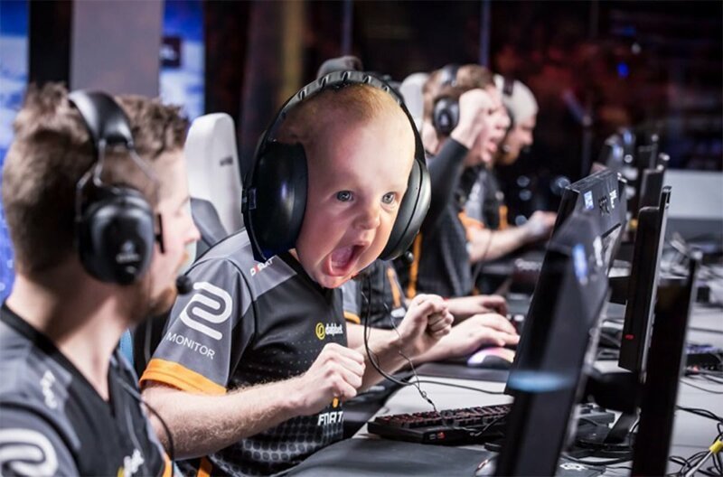 Фото эмоционального малыша с бейсбольного матча стало отличным поводом для фотошоп-баттла (18 фото)