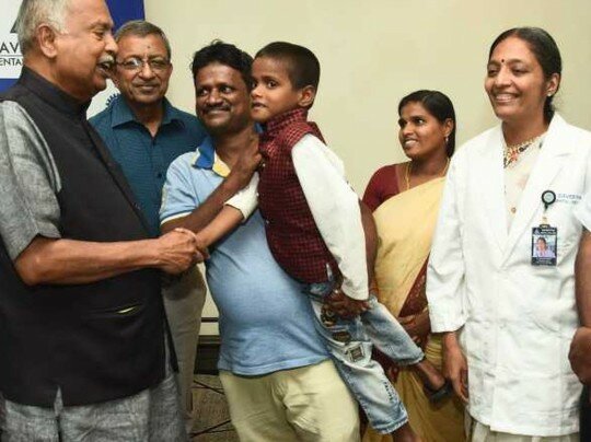 У семилетнего мальчика врачи удалили 526 лишних зубов (8 фото + 1 видео)