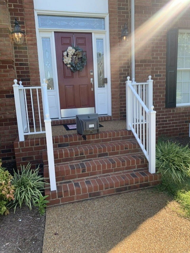 Странный "экраноголовый" персонаж из США (3 фото + видео)