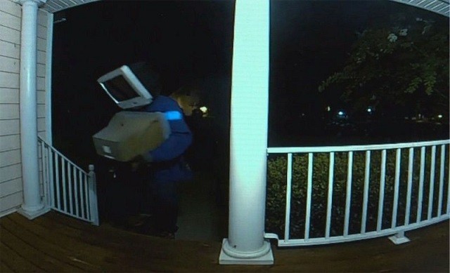 Странный "экраноголовый" персонаж из США (3 фото + видео)