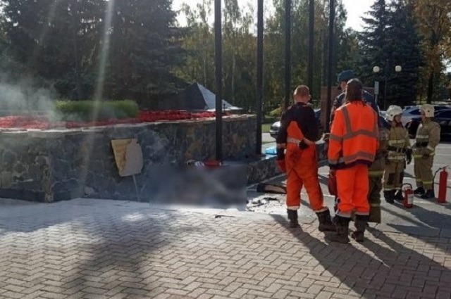 В Удмуртии научный деятель попытался совершить самосожжение (3 фото + видео)