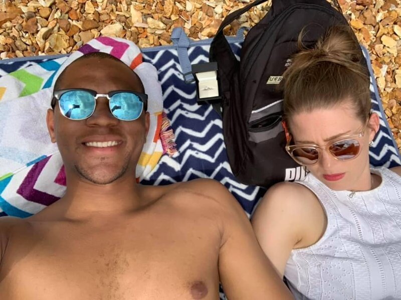 Британец хотел жениться и 20 раз сфоткал кольцо на фоне своей девушки, а она ничего не заметила (23 фото) Британец хотел жениться и 20 раз сфоткал кольцо на фоне своей девушки, а она ничего не заметила (23 фото)