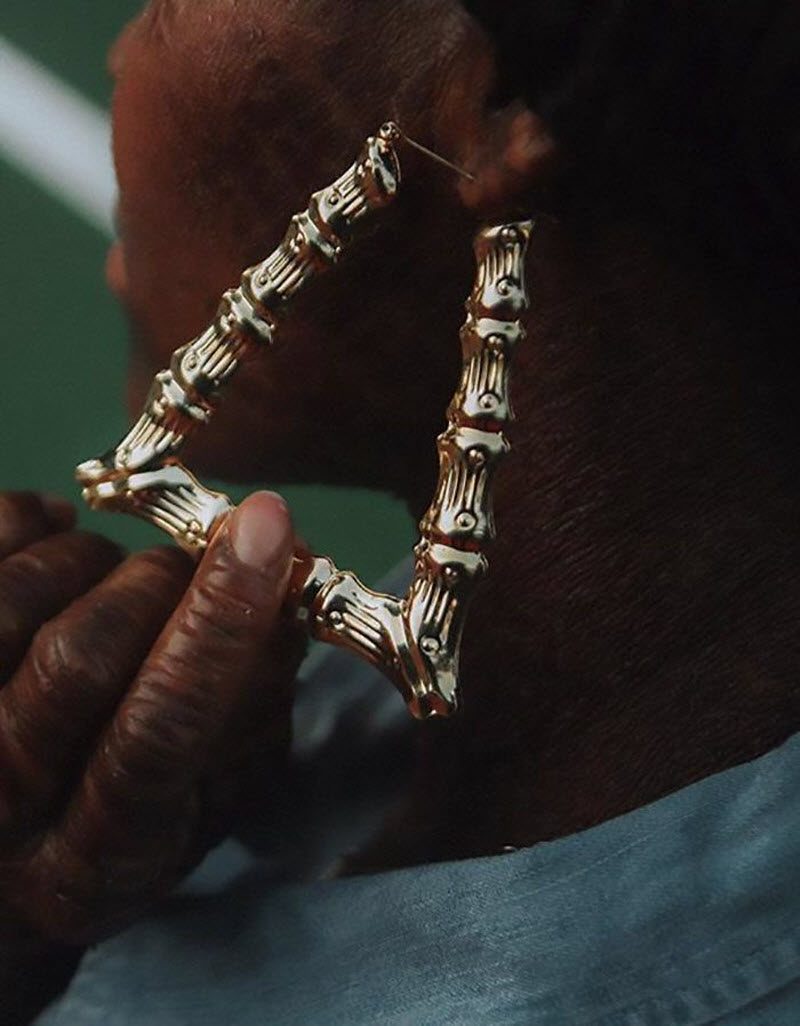 Модель-змея, сбрасывающая кожу каждые 2 недели (13 фото)