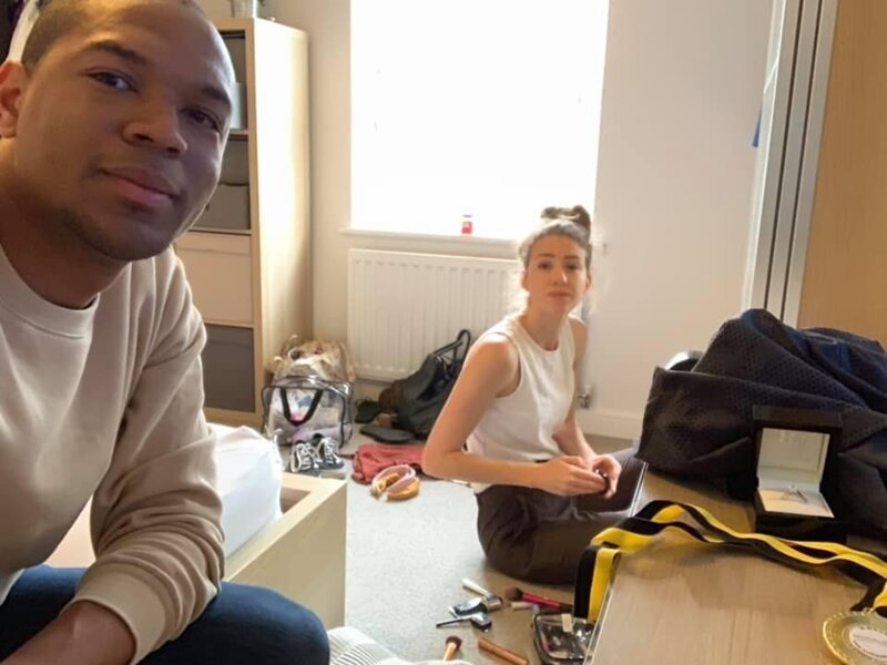 Британец хотел жениться и 20 раз сфоткал кольцо на фоне своей девушки, а она ничего не заметила (23 фото) Британец хотел жениться и 20 раз сфоткал кольцо на фоне своей девушки, а она ничего не заметила (23 фото)