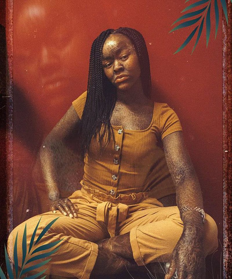 Модель-змея, сбрасывающая кожу каждые 2 недели (13 фото)