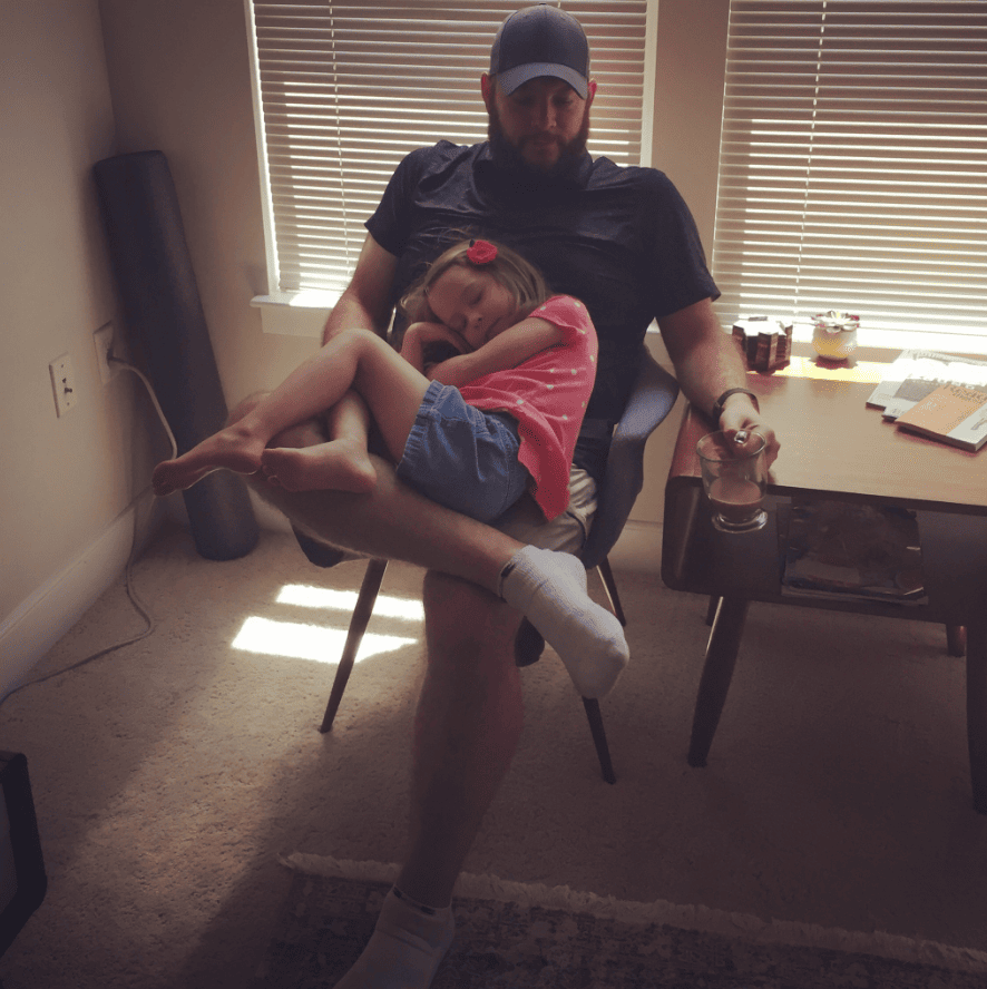 15 трогательных фотографий отцов с их дочками (16 фото)