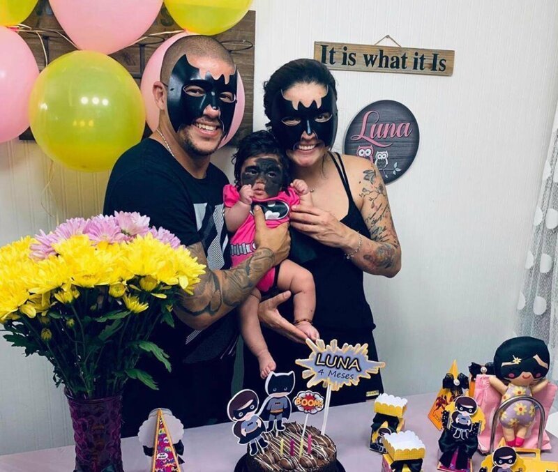 Маленькая американка с родимым пятном в виде «маски Бэтмена» едет лечиться в Россию (6 фото) Маленькая американка с родимым пятном в виде «маски Бэтмена» едет лечиться в Россию (6 фото)