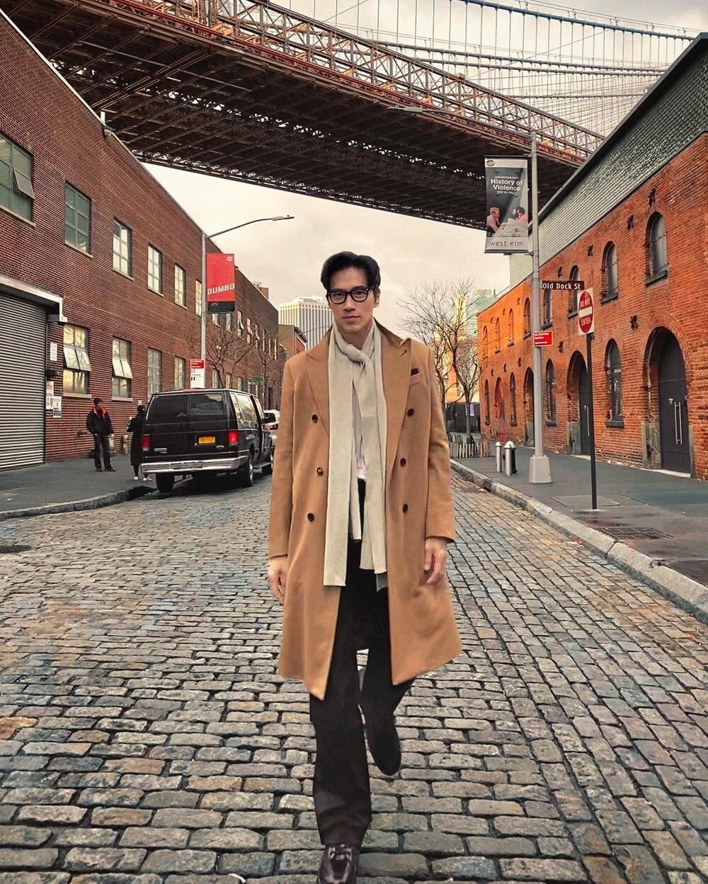 Вечно молодой: мужчина выглядит на 20 лет, но на самом деле он уже дедушка (7 фото)