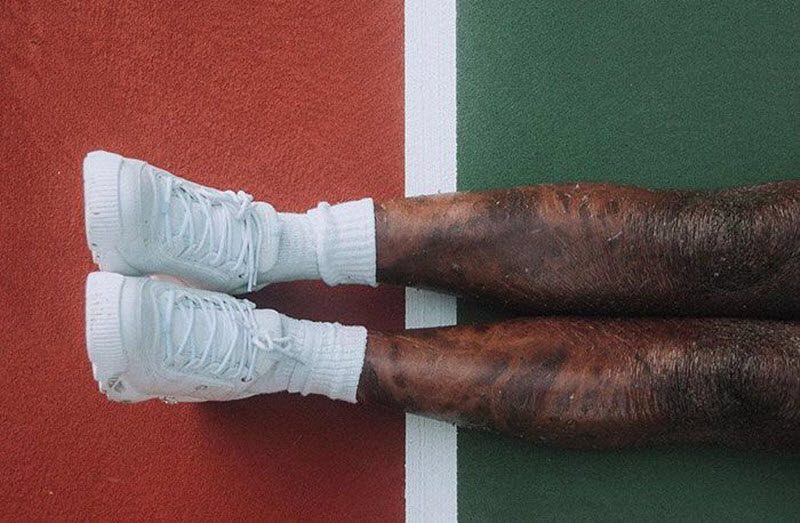 Модель-змея, сбрасывающая кожу каждые 2 недели (13 фото)