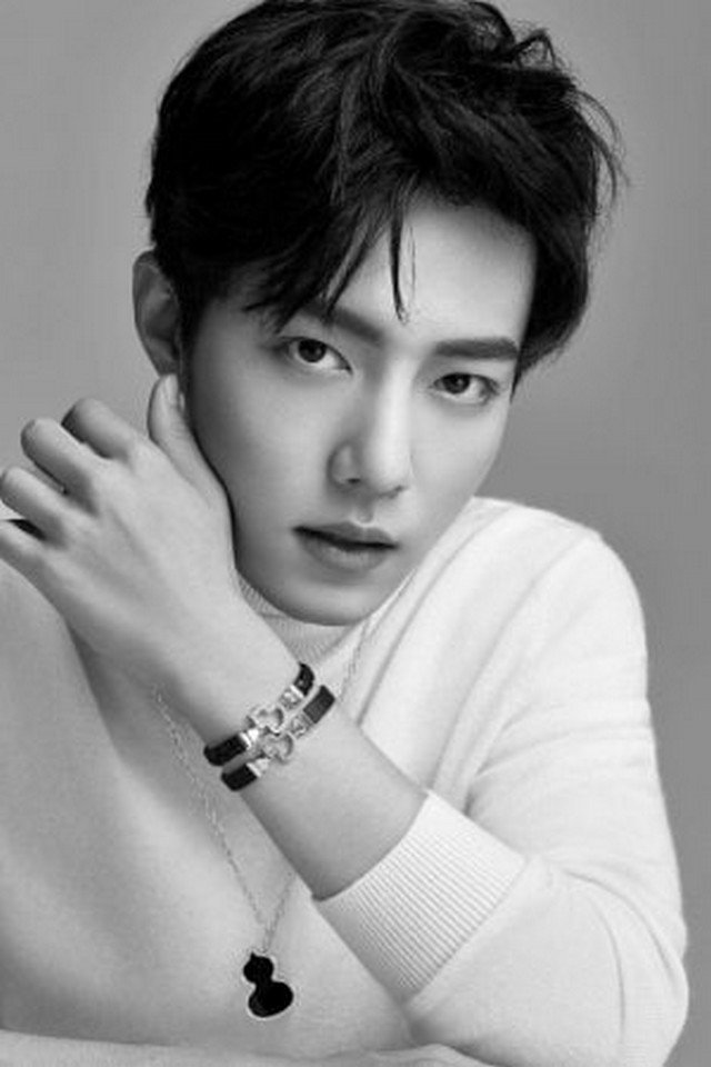 Сяо Чжань - самый красивый мужчина в мире в 2022 году (6 фото)