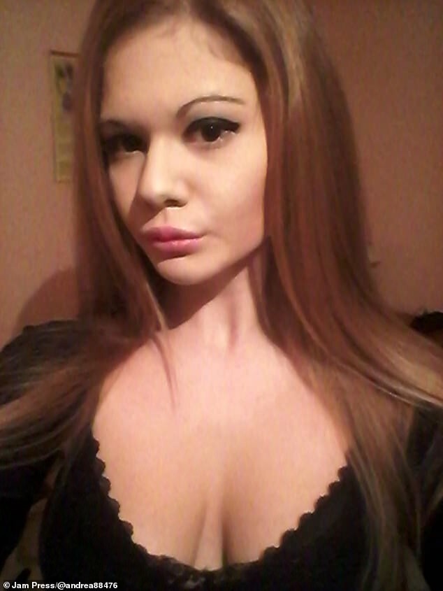 Британка хочет накачать губы так, чтобы обойти нынешнюю рекордсменку мира (10 фото + 1 видео) Британка хочет накачать губы так, чтобы обойти нынешнюю рекордсменку мира (10 фото + 1 видео)