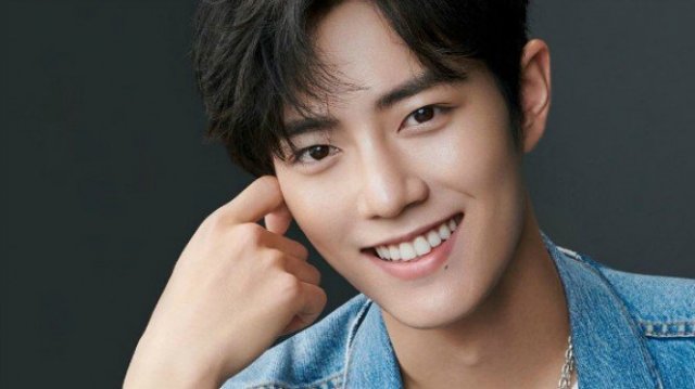 Сяо Чжань - самый красивый мужчина в мире в 2022 году (6 фото)