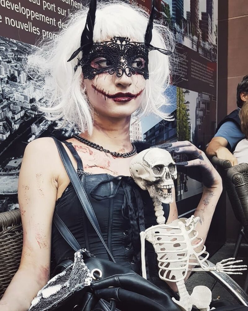 Парад живых мертвецов: в Страсбурге прошло масштабное шествие зомби (49 фото)