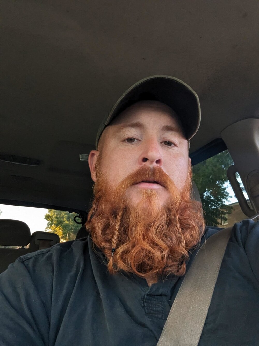 15 забавных мужчин демонстрируют, как по-разному можно использовать бороду (15 фото)