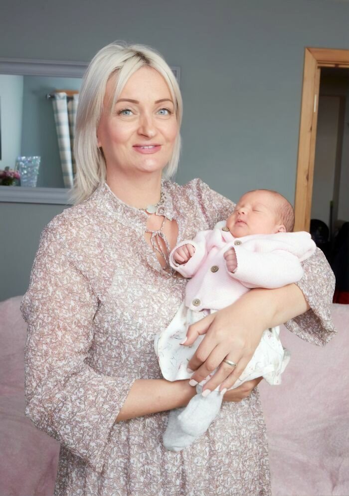 В Британии мать десяти мальчиков впервые родила девочку (5 фото)