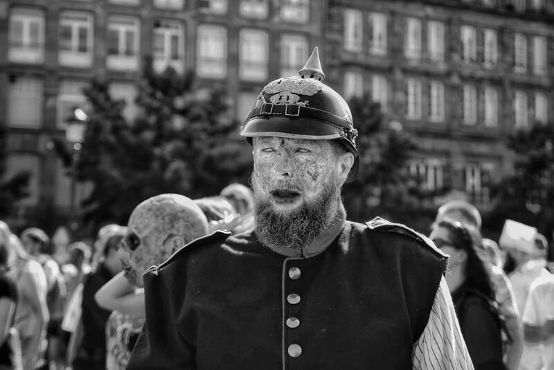 Парад живых мертвецов: в Страсбурге прошло масштабное шествие зомби (49 фото)