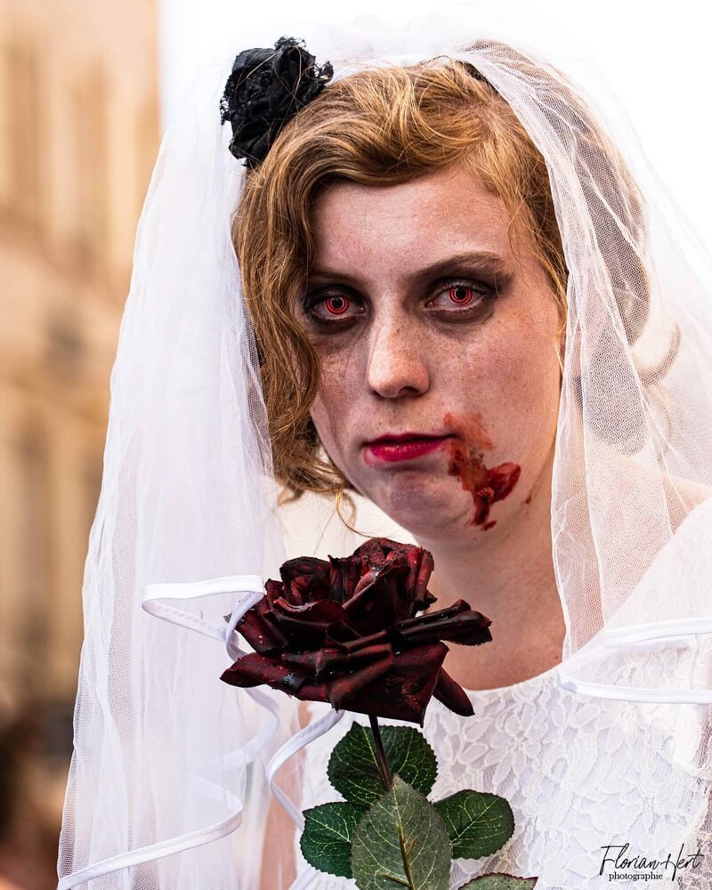 Парад живых мертвецов: в Страсбурге прошло масштабное шествие зомби (49 фото)