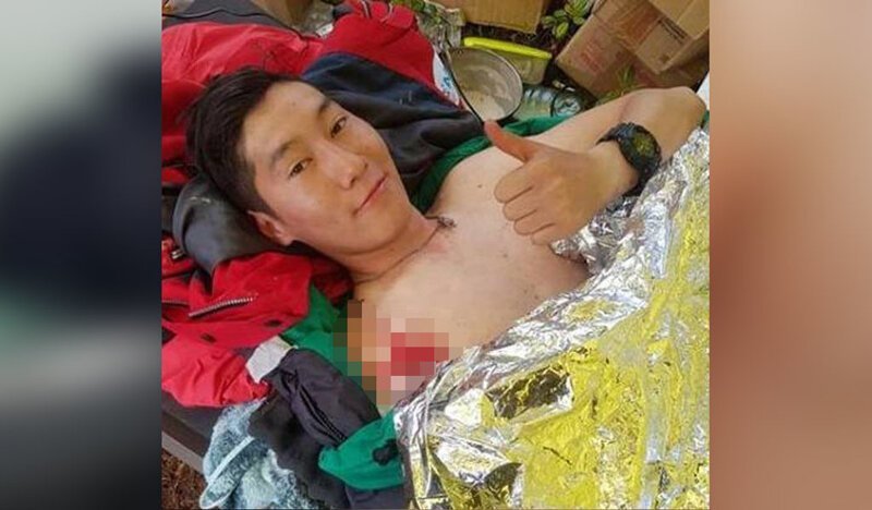 Под Магаданом медведь пришёл в палаточный лагерь и набросился на молодого исследователя (4 фото) Под Магаданом медведь пришёл в палаточный лагерь и набросился на молодого исследователя (4 фото)