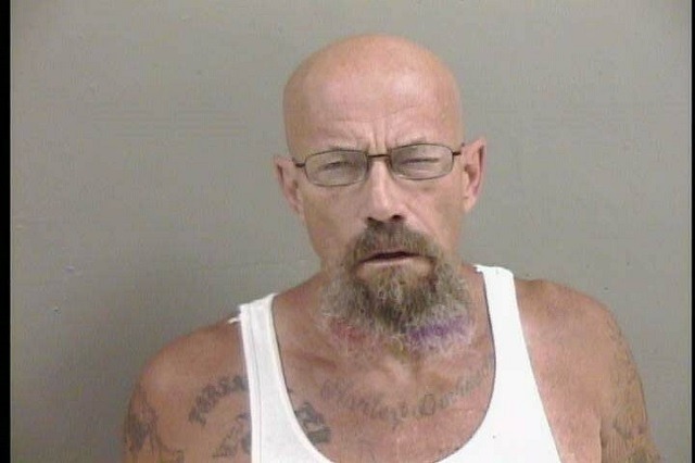 В США полиция объявила в розыск двойника Уолтера Уайта из "Во все тяжкие" (2 фото)