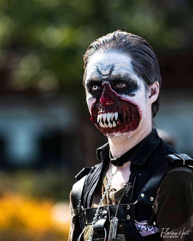 Парад живых мертвецов: в Страсбурге прошло масштабное шествие зомби (49 фото)