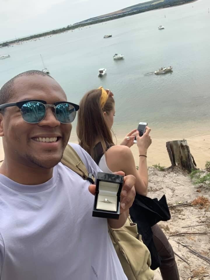 Британец хотел жениться и 20 раз сфоткал кольцо на фоне своей девушки, а она ничего не заметила (23 фото) Британец хотел жениться и 20 раз сфоткал кольцо на фоне своей девушки, а она ничего не заметила (23 фото)