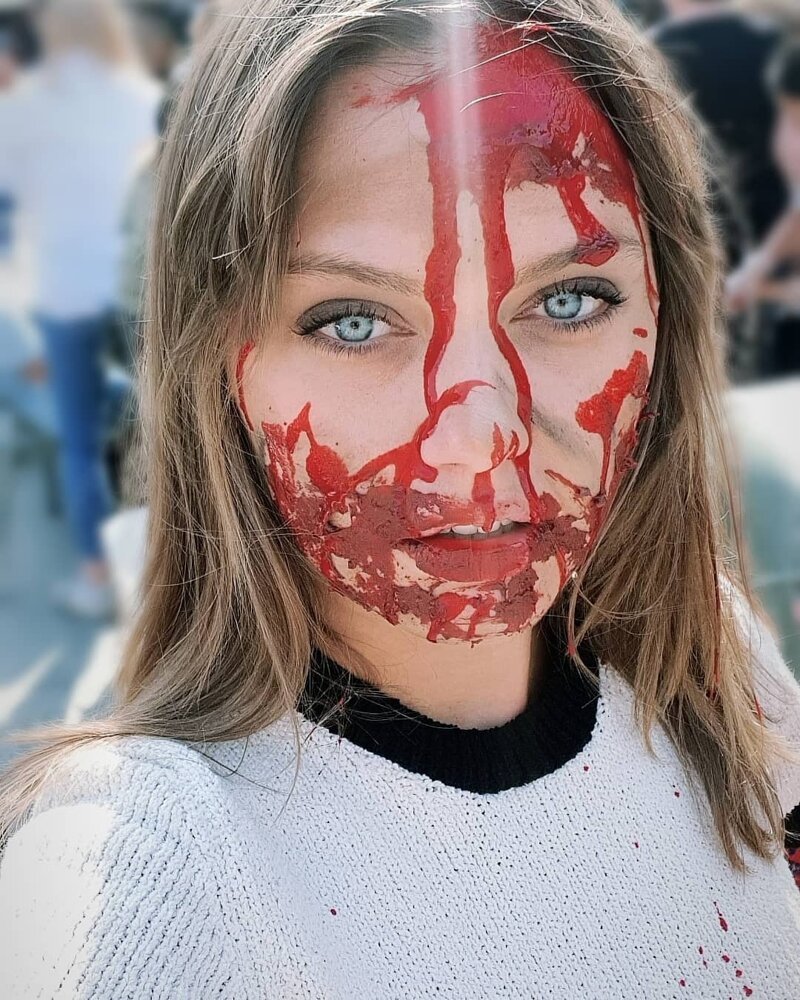 Парад живых мертвецов: в Страсбурге прошло масштабное шествие зомби (49 фото)