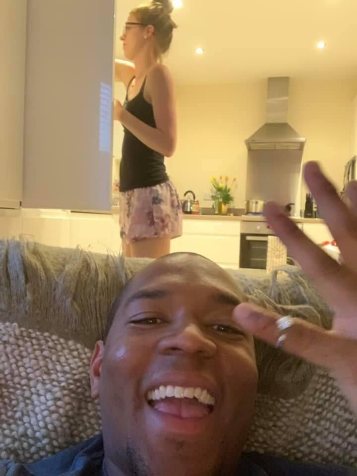 Британец хотел жениться и 20 раз сфоткал кольцо на фоне своей девушки, а она ничего не заметила (23 фото) Британец хотел жениться и 20 раз сфоткал кольцо на фоне своей девушки, а она ничего не заметила (23 фото)