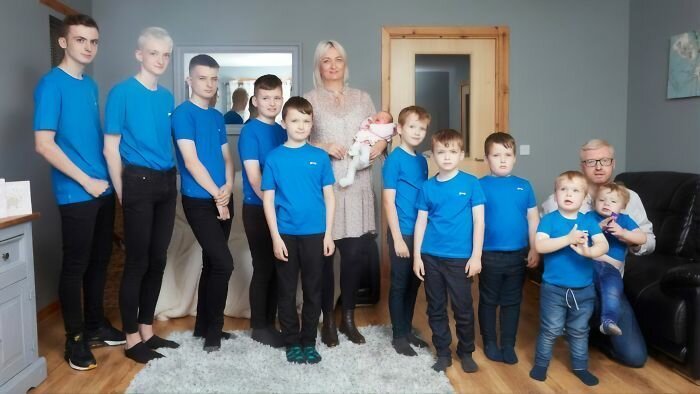 В Британии мать десяти мальчиков впервые родила девочку (5 фото)