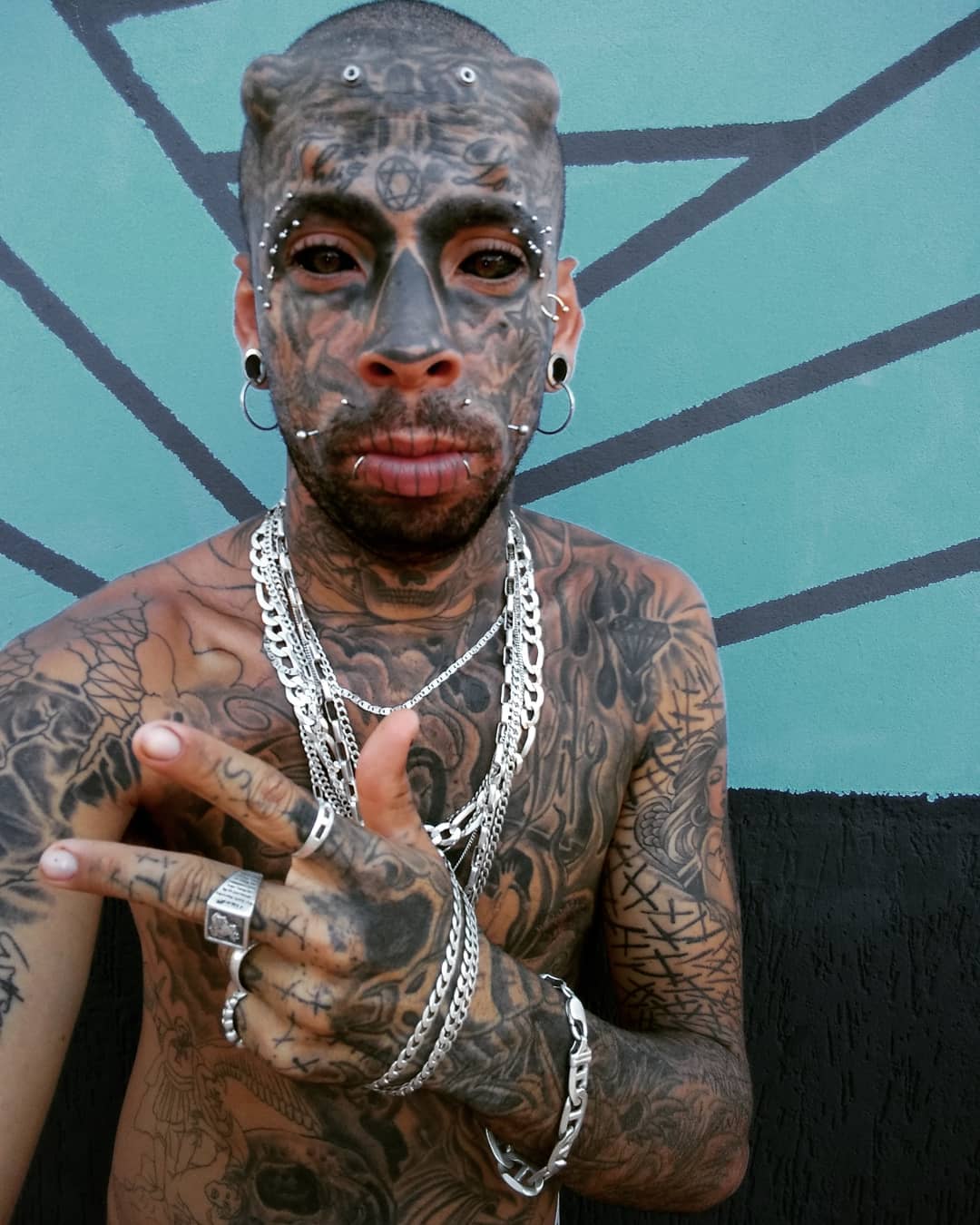 Педро Кенсо - "дьявольски" счастливый папа из Бразилии (16 фото)