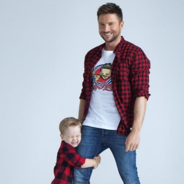 Папа, папа, я, сестра – вместе дружная семья или как «однополые» отношения Лазарева «ломают» жизнь его детей?  Папа, папа, я, сестра – вместе дружная семья или как «однополые» отношения Лазарева «ломают» жизнь его детей?