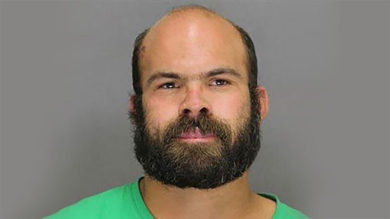 Педофил прошёл почти 600 километров, чтобы встретится с девочкой, но его ждал неприятный сюрприз (2 фото)