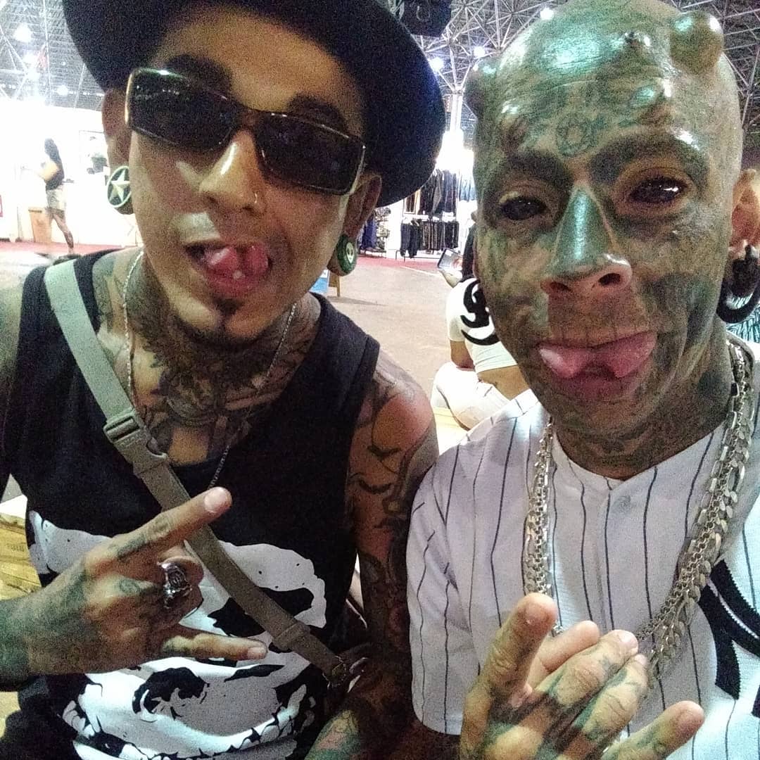 Педро Кенсо - "дьявольски" счастливый папа из Бразилии (16 фото)