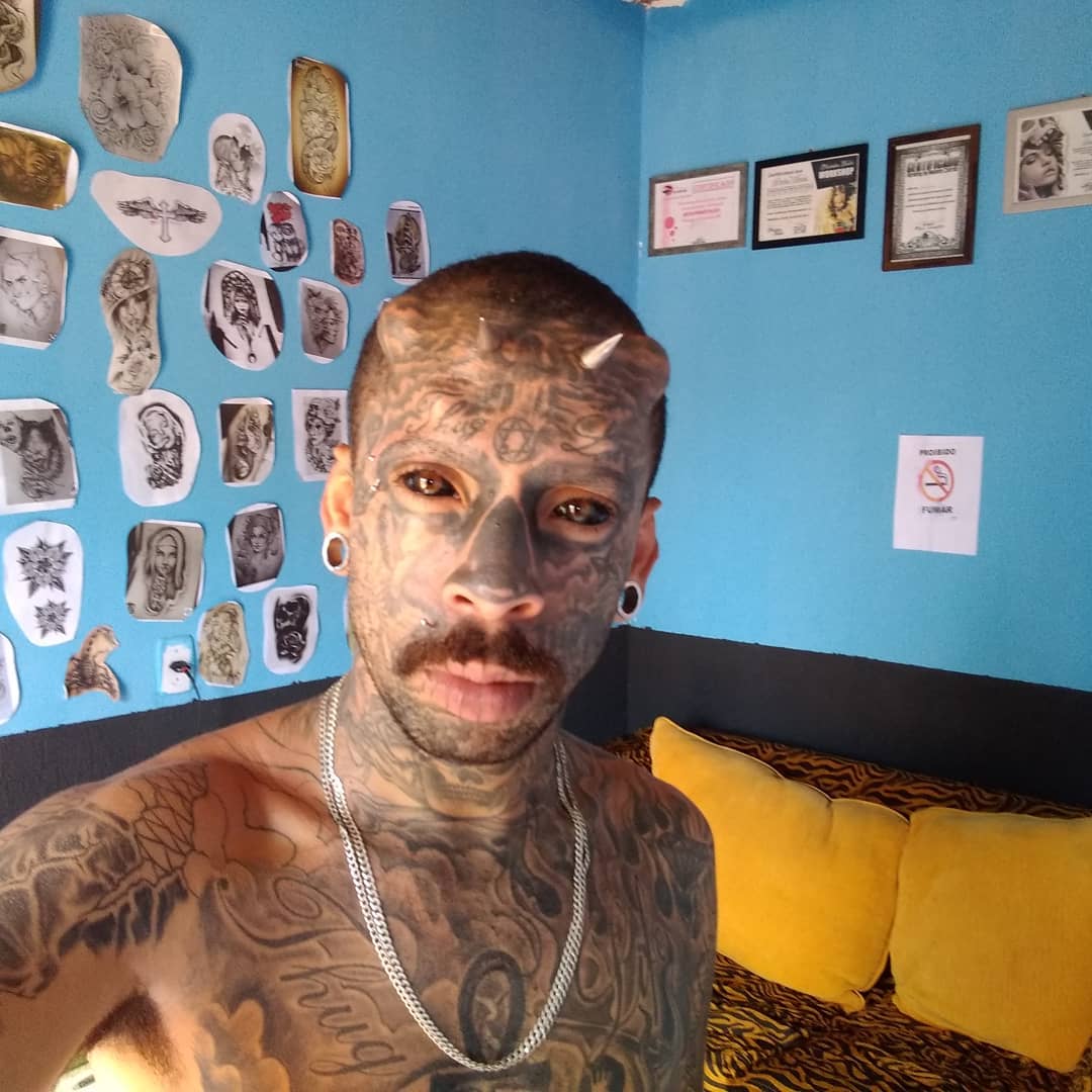 Педро Кенсо - "дьявольски" счастливый папа из Бразилии (16 фото)