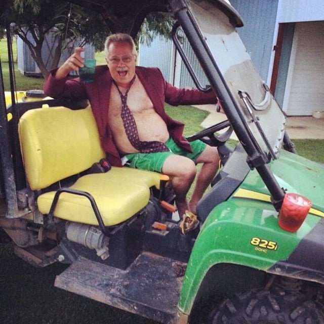 Юморные отцы, которые знают толк в костюмах (20 фото)