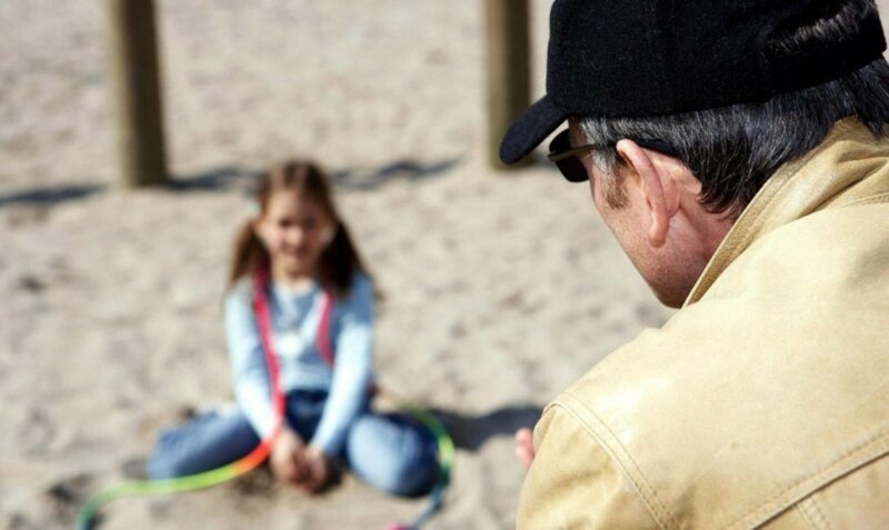 Педофил прошёл почти 600 километров, чтобы встретится с девочкой, но его ждал неприятный сюрприз (2 фото)