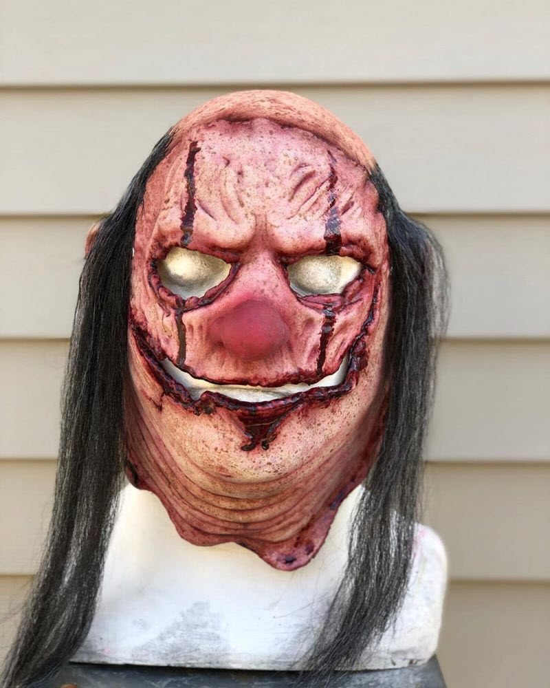 Жуткие маски прямиком из ночных кошмаров (13 фото)