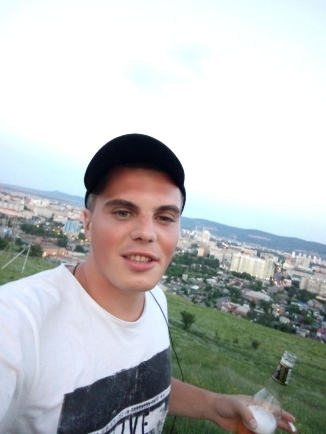 Сын чиновника с другом до смерти избили человека и сняли это на видео: красноярцы готовятся протестовать (10 фото + 2 видео)