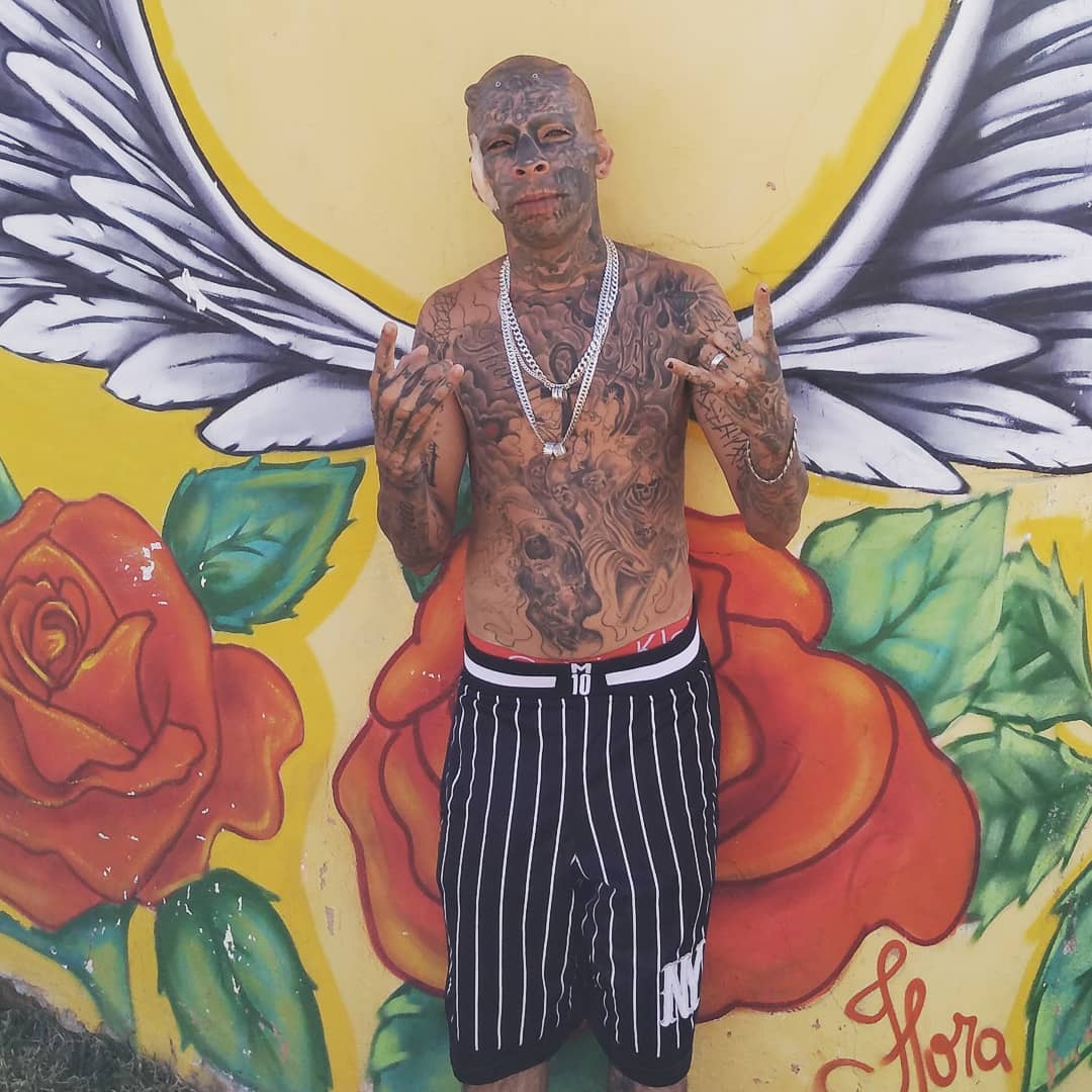 Педро Кенсо - "дьявольски" счастливый папа из Бразилии (16 фото)