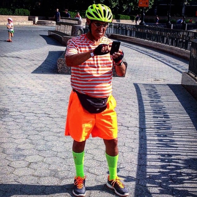 Юморные отцы, которые знают толк в костюмах (20 фото)