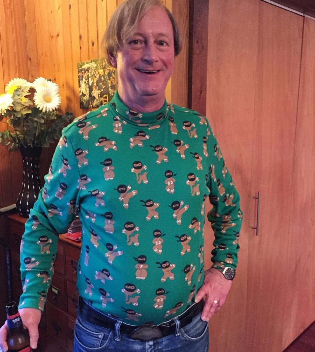 Юморные отцы, которые знают толк в костюмах (20 фото)