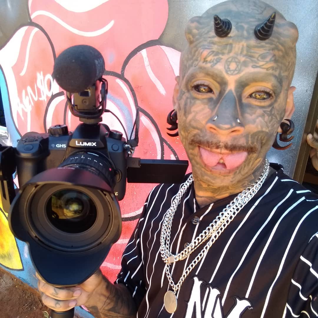 Педро Кенсо - "дьявольски" счастливый папа из Бразилии (16 фото)