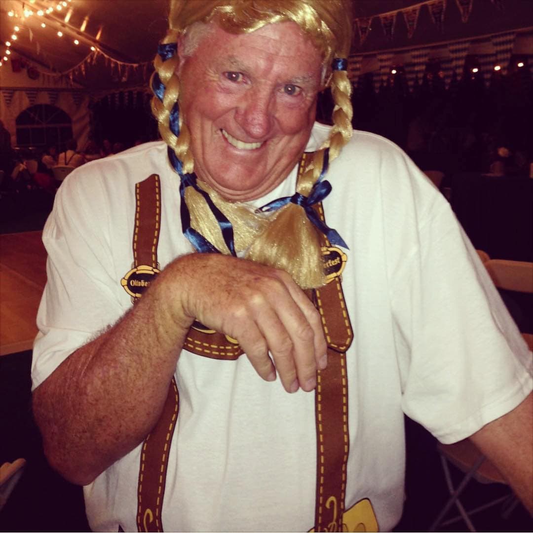 Юморные отцы, которые знают толк в костюмах (20 фото)