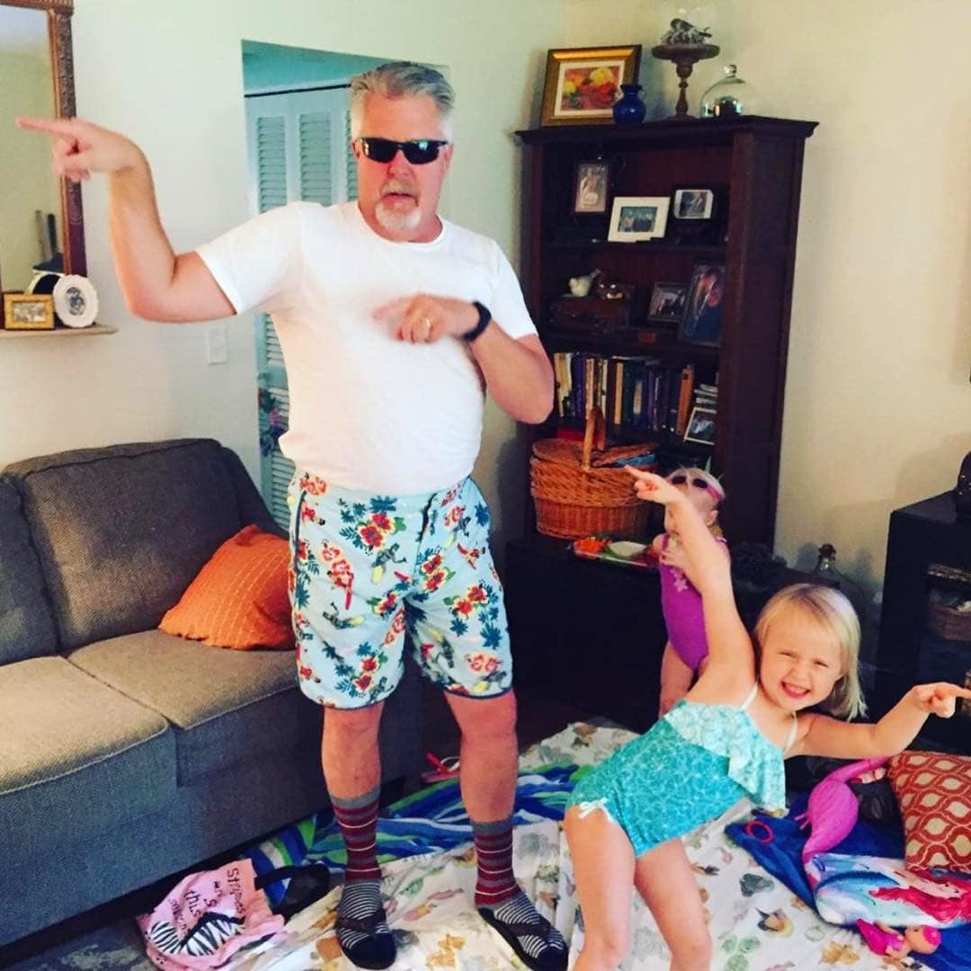 Юморные отцы, которые знают толк в костюмах (20 фото)